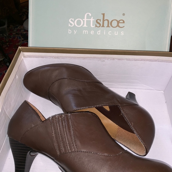 NIB Soft Shoe by Medicus Whitley Leather Ankle Booties 153152 - Picture 7 of 7